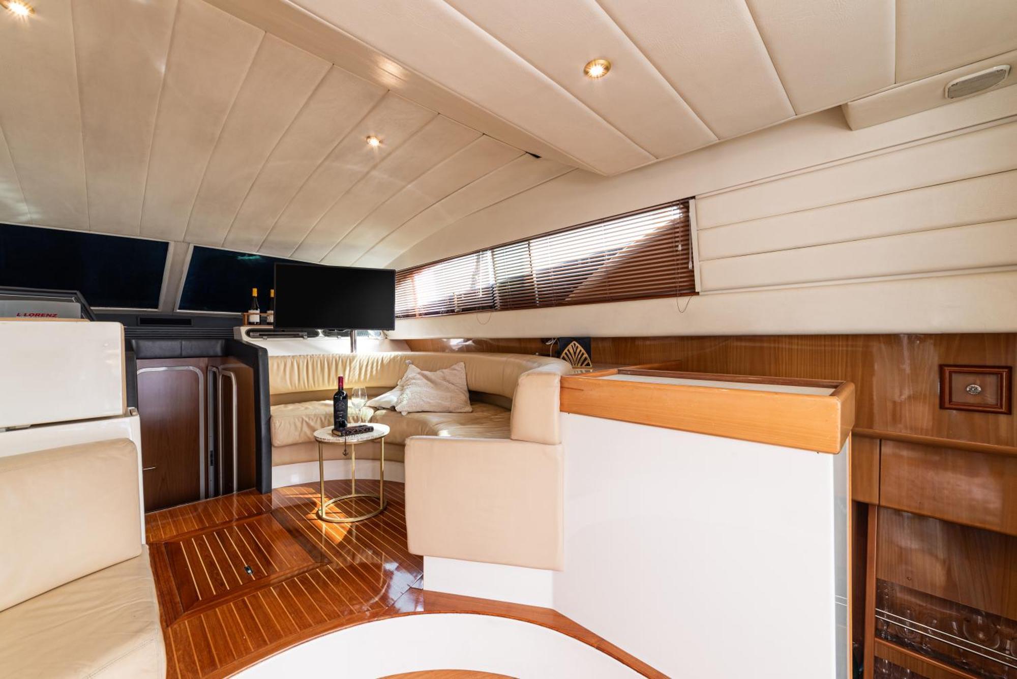 "Ultima" Love Boat Bari Exterior photo