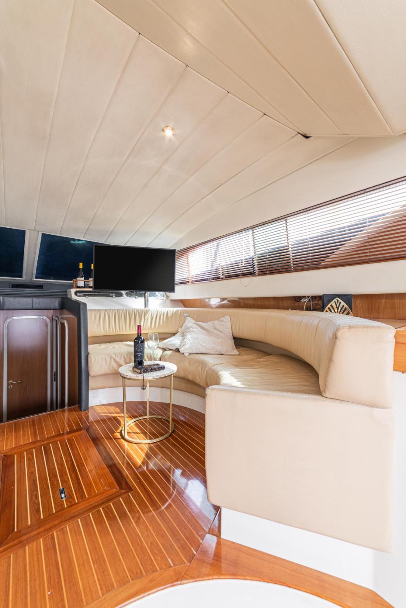 "Ultima" Love Boat Bari Exterior photo
