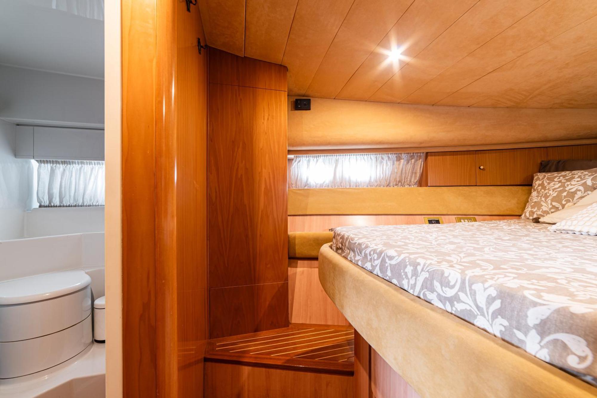 "Ultima" Love Boat Bari Exterior photo