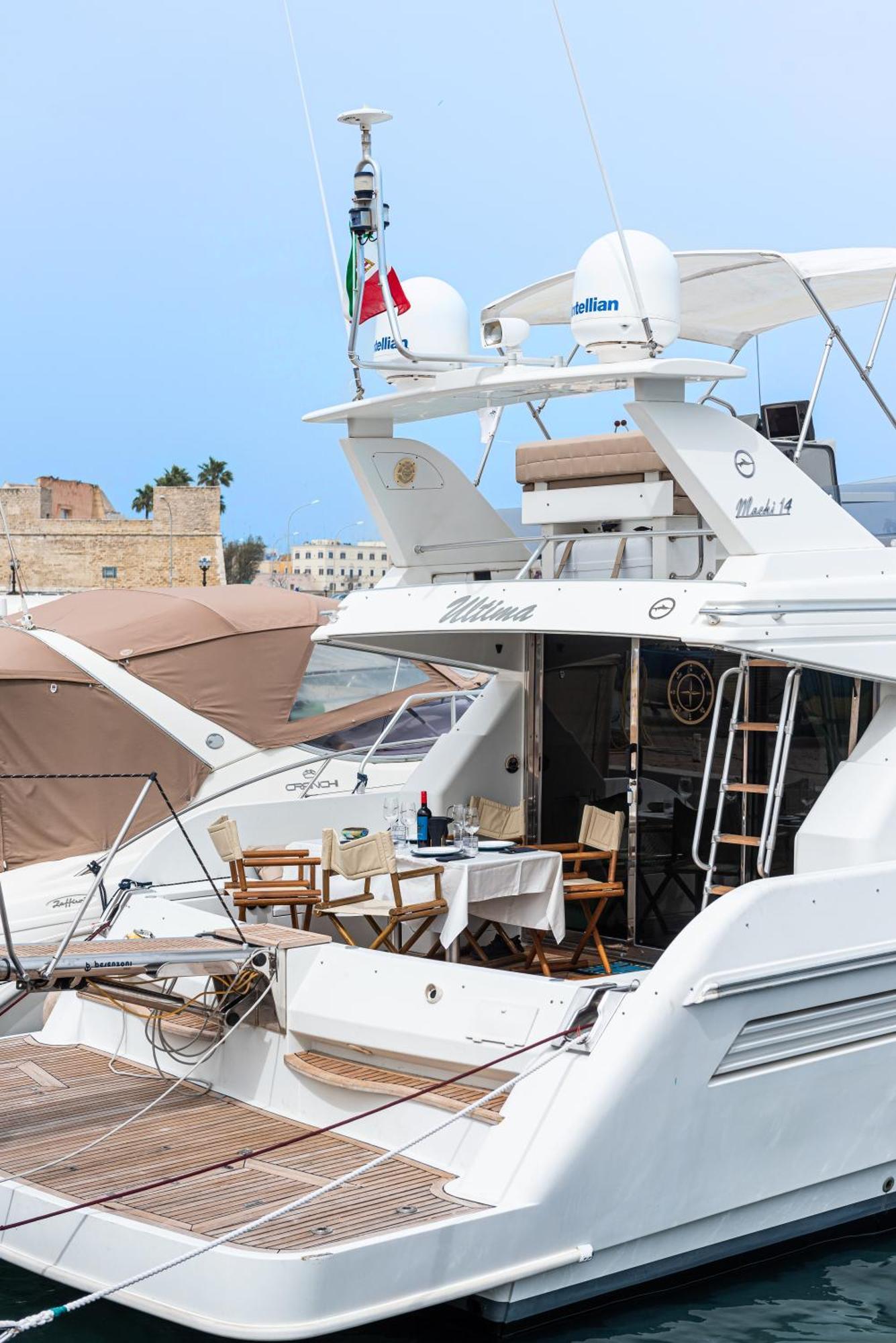 "Ultima" Love Boat Bari Exterior photo