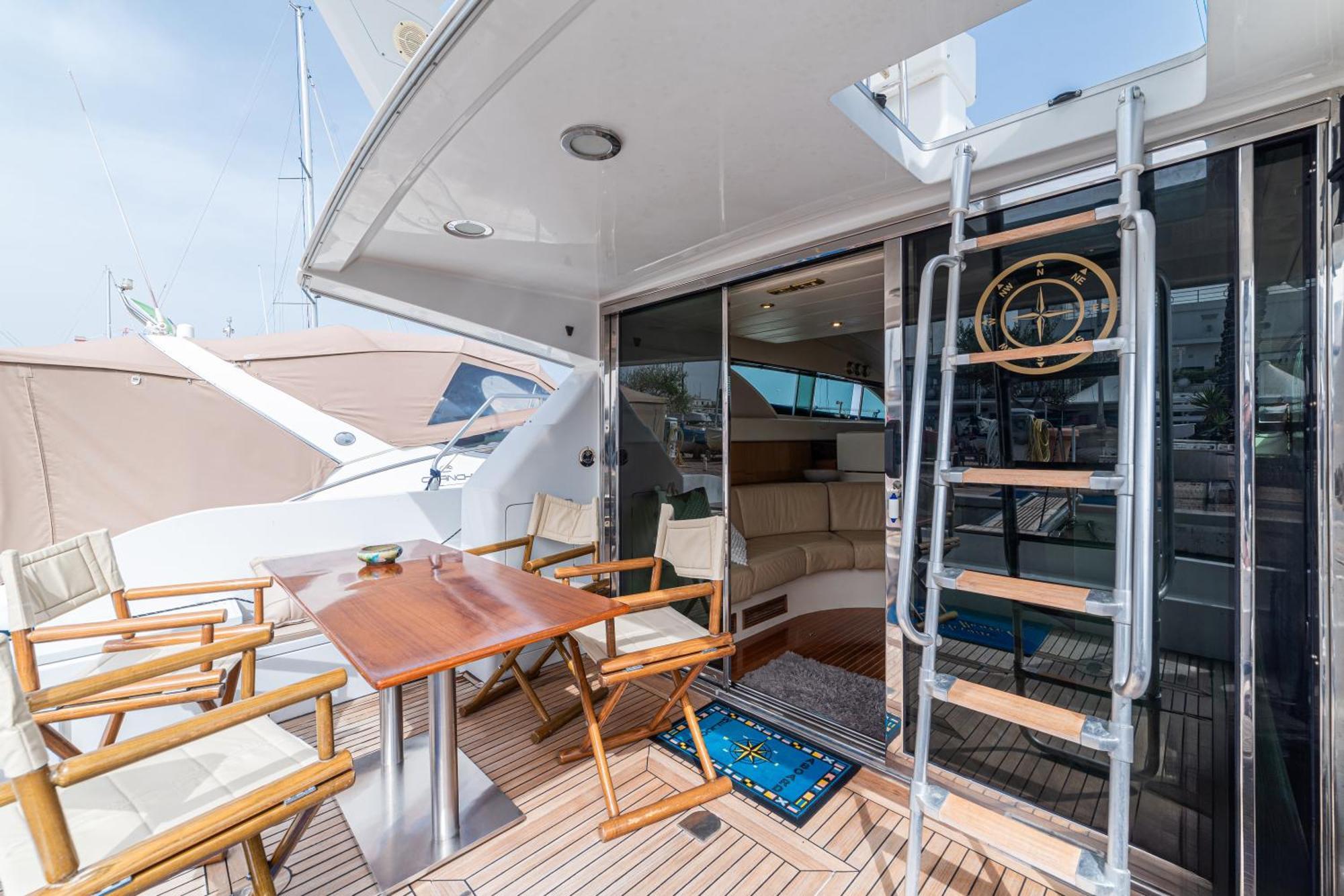 "Ultima" Love Boat Bari Exterior photo
