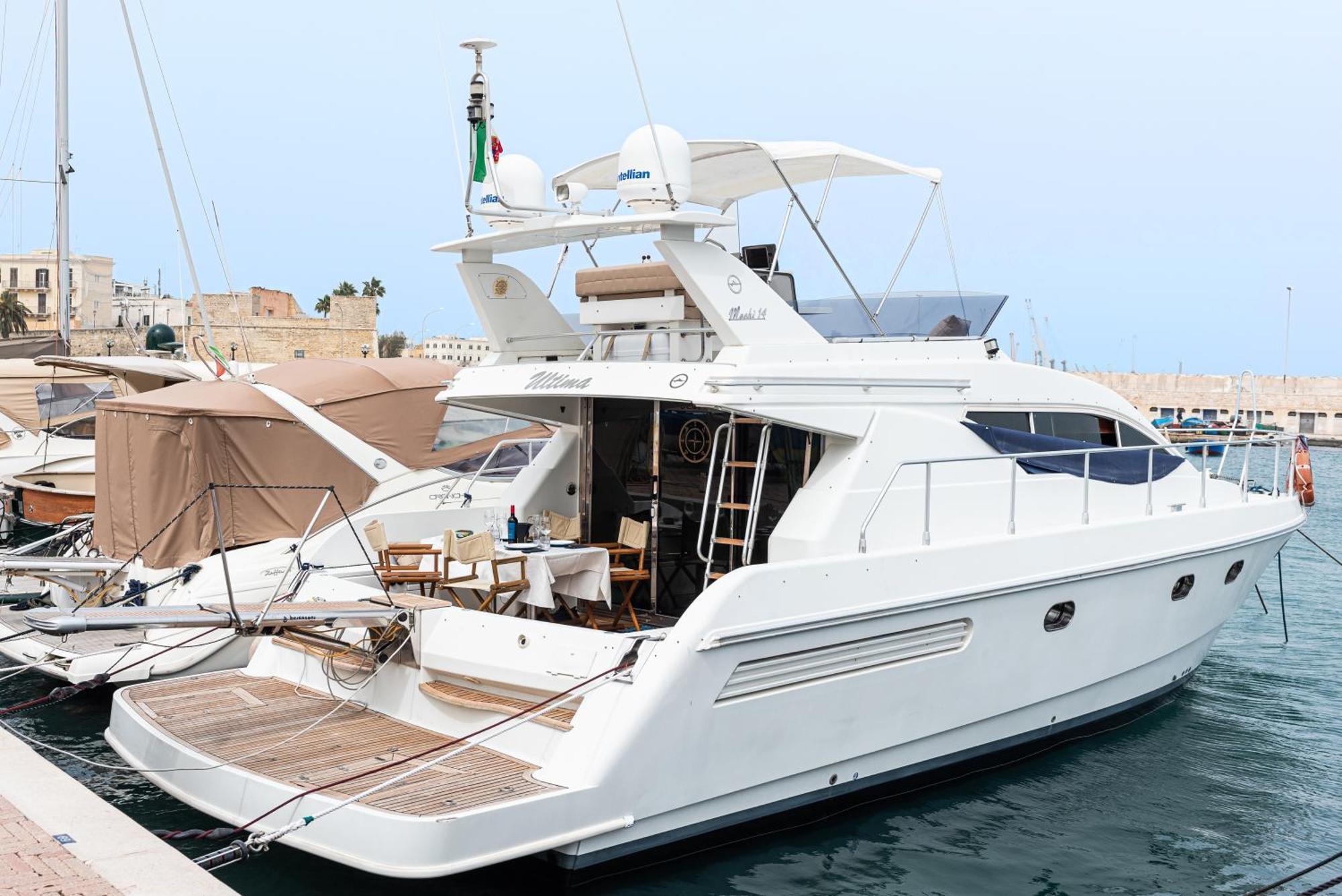 "Ultima" Love Boat Bari Exterior photo